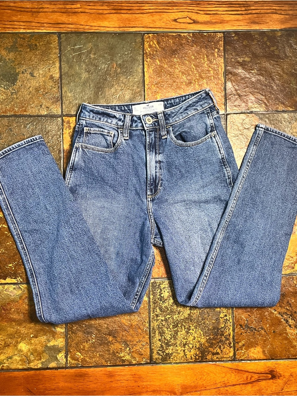 Hollister Curvy Ultra High Rise Mom Jean-26L